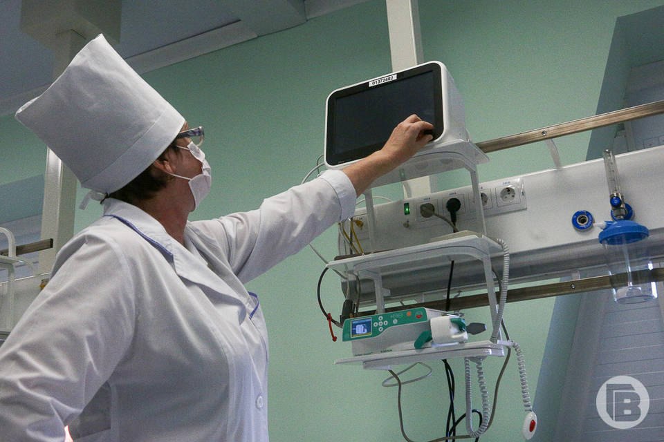 12-летний мальчик, упавший с крыши многоэтажного дома по улице Ангарской в Волгограде, переведен из реанимационного отделения в травматологическое, сообщили «Городским вестям» в областном комитете здравоохранения