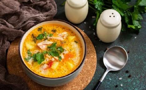 Скандинавская свежесть в каждой ложке: норвежский крем-суп с лососем