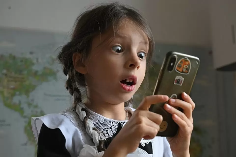 Как цифровая зависимость ведет к тревожности: новый взгляд на привычные проблемы