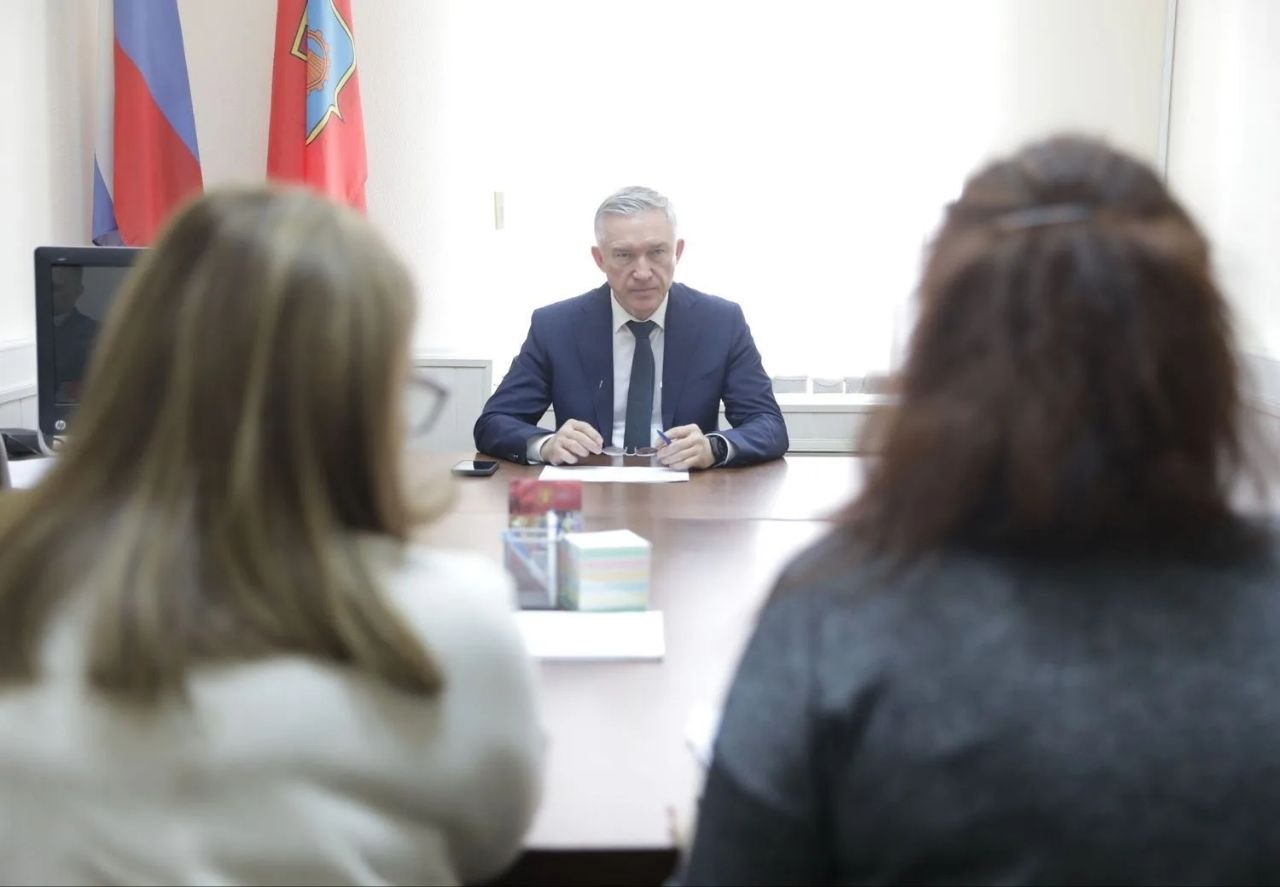 Сегодня председатель гордумы Владлен Колесников провел ежемесячный прием граждан Сегодня председатель гордумы Владлен Колесников провел ежемесячный прием граждан