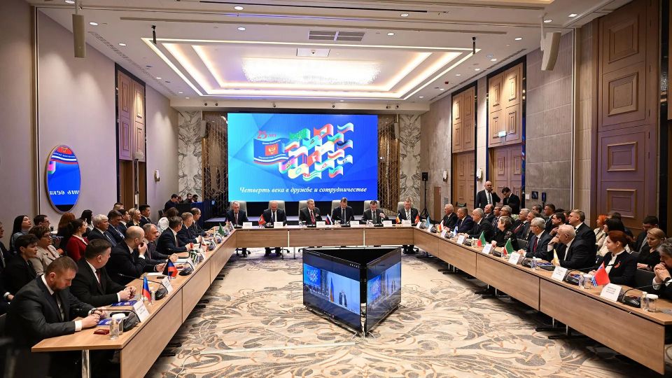 ������������ ������������� ��������� ���� ��������� ������� ������ ������� � ��������� ������ ����-���������� ������������� ����������, ����������� 25-����� ����������� ����