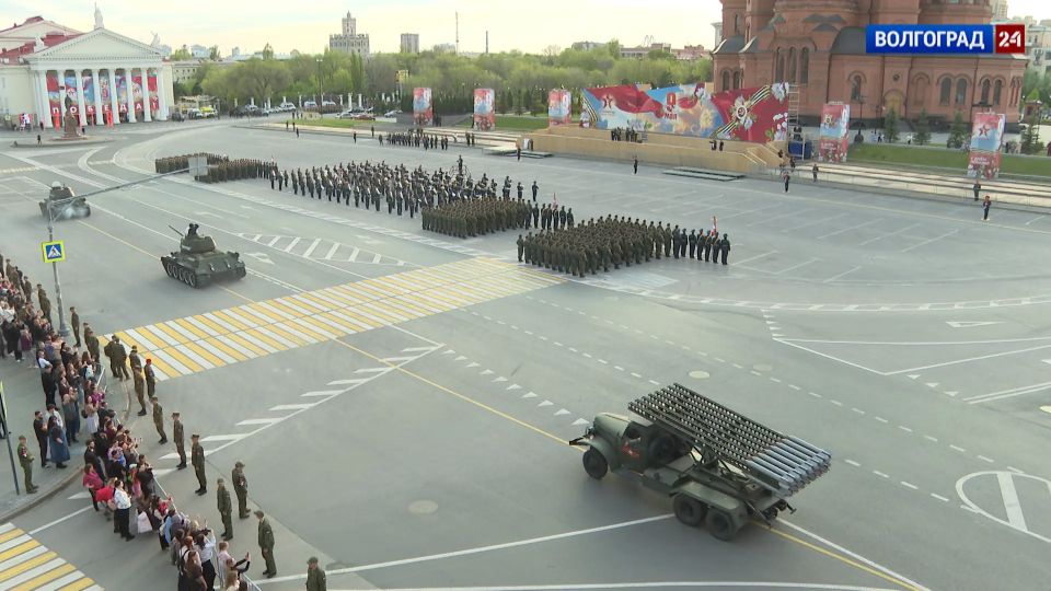 Вторая репетиция Парада Победы состоялась в Волгограде Вторая репетиция Парада Победы состоялась в Волгограде