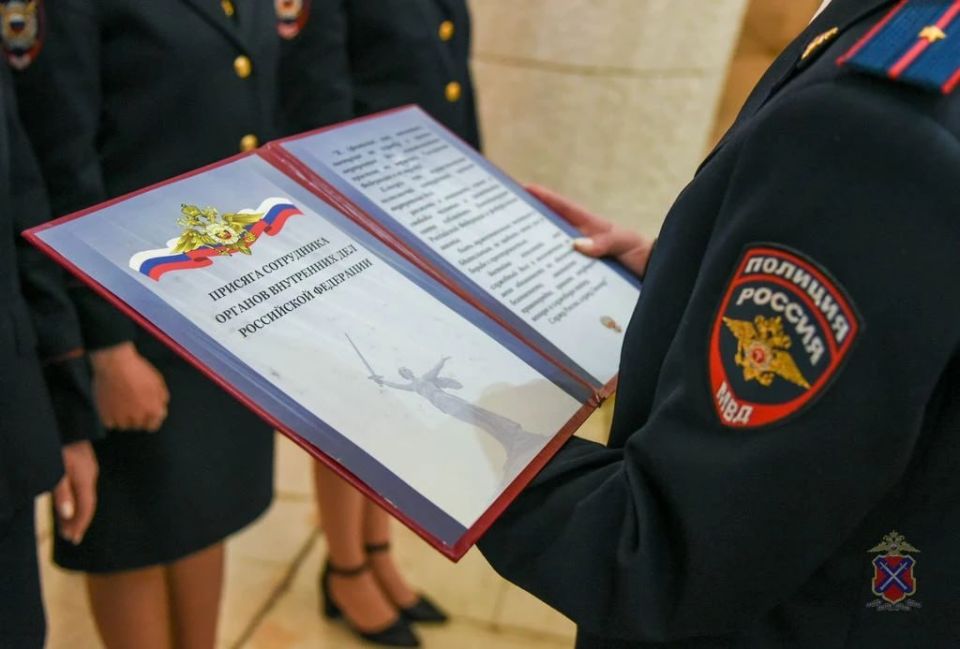 В канун празднования Дня Победы молодые сотрудники волгоградской полиции приняли Присягу В канун празднования Дня Победы молодые сотрудники волгоградской полиции приняли Присягу
