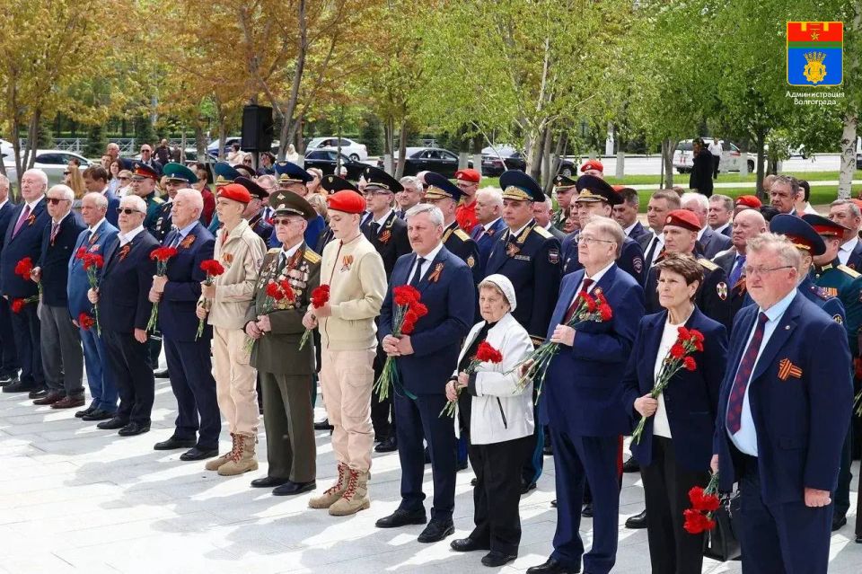 У подножия Мамаева кургана открыли вторую очередь мемориала «Рубеж Сталинградской доблести» У подножия Мамаева кургана установили тумбы в честь новых «Рубежей Сталинградской доблести» — городов Камышин и Суровикино, рабочих...