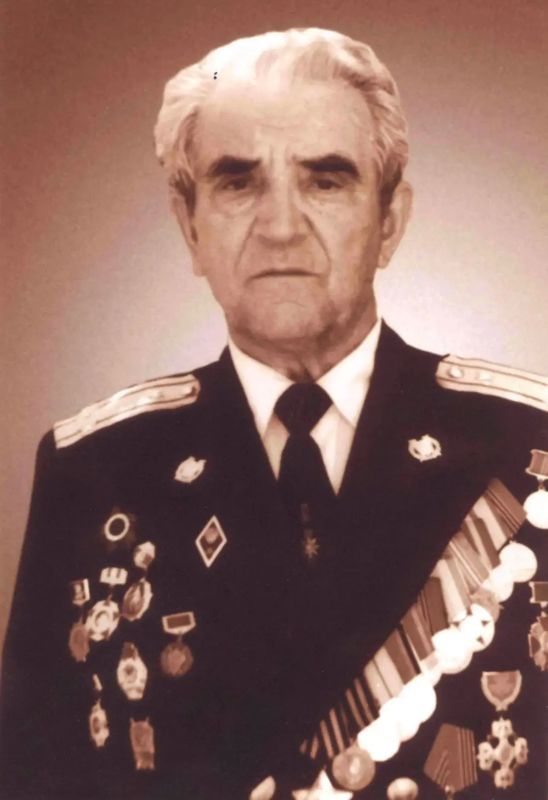 Прокурор Калачевского района Волгоградской области Владимир Левин поздравил с наступающим Днём Победы в Великой Отечественной войне Марию Захаровну Глухова - вдову участника Сталинградской битвы, ветерана органов прокуратуры... Прокурор Калачевского района Волгоградской области Владимир Левин поздравил с наступающим Днём Победы в Великой Отечественной войне Марию Захаровну Глухова - вдову участника Сталинградской битвы, ветерана органов прокуратуры...