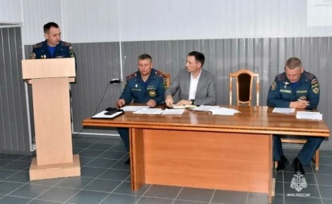 Сотрудники МЧС России и муниципалитеты на страже пожарной безопасности