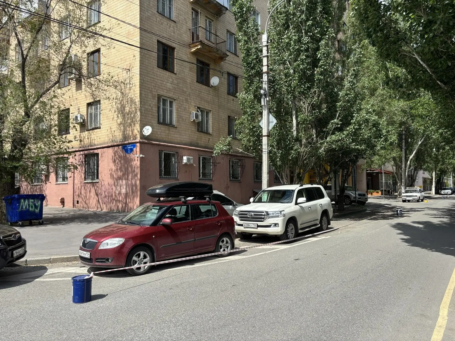 Готовьте денежки: в центре Волгограда рисуют разметку новых платных парковок