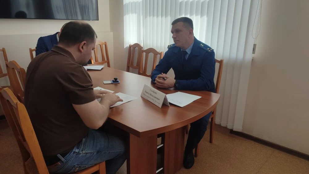 Прокурор Дзержинского района Волгограда Кирилл Гольбрайх провел личный выездной прием работников ФБУ "Государственный региональный центр стандартизации и метрологии в Волгоградской области" Прокурор Дзержинского района Волгограда Кирилл Гольбрайх провел личный выездной прием работников ФБУ "Государственный региональный центр стандартизации и метрологии в Волгоградской области"