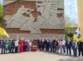 Сегодня в рамках Форума представительных органов муниципальных образований России состоялось торжественное открытие мемориальной доски, увековечивающей память о защитнике Дома Павлова, снайпере Гаре Бадмаевиче Хохолове, на...