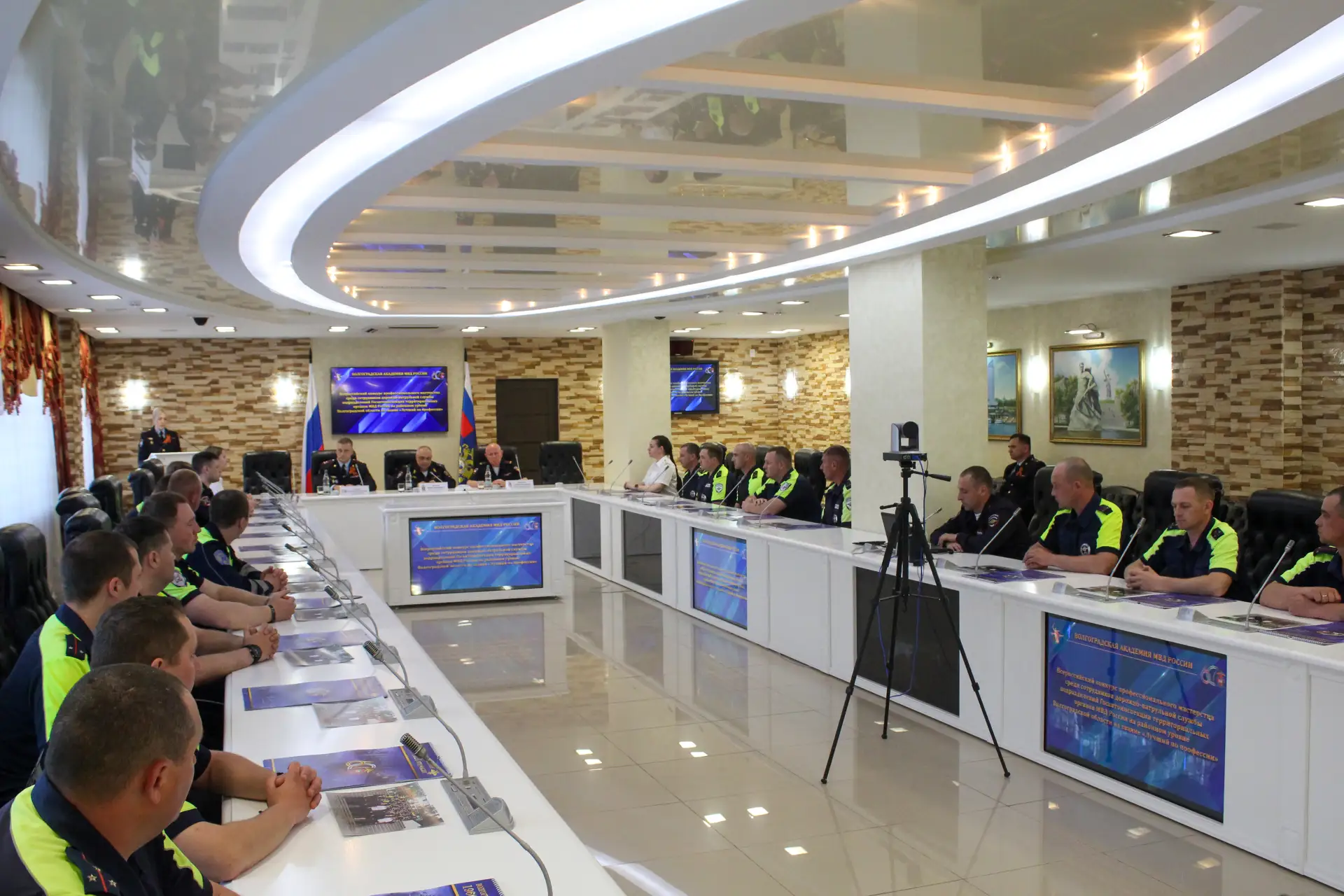 Волгограде прошел региональный этап всероссийского конкурса среди сотрудников дорожно-патрульной службы «Лучший по профессии» Волгограде прошел региональный этап всероссийского конкурса среди сотрудников дорожно-патрульной службы «Лучший по профессии»