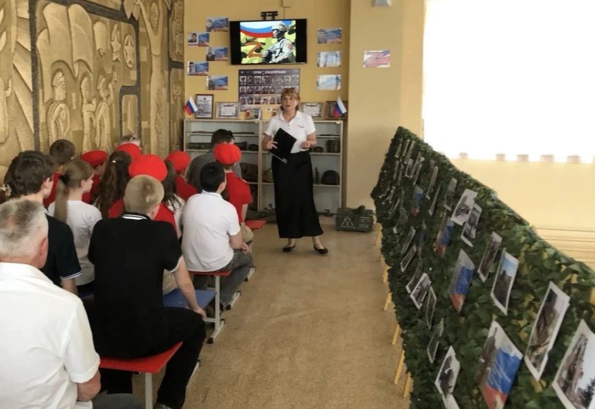 В школе № 22 открыли «Парту Героя» в память об Илье Рощупкине В школе № 22 открыли «Парту Героя» в память об Илье Рощупкине