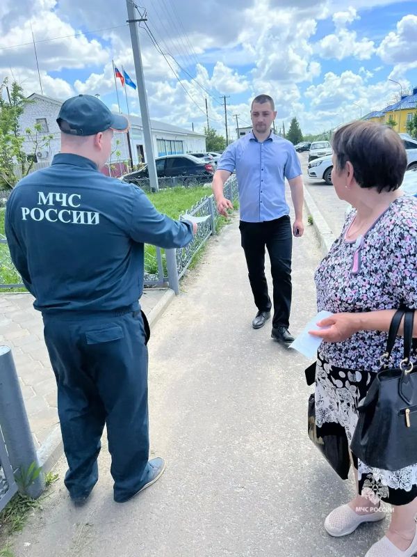 Профилактика пожаров в жилом секторе: работа сотрудников МЧС России с населением Профилактика пожаров в жилом секторе: работа сотрудников МЧС России с населением