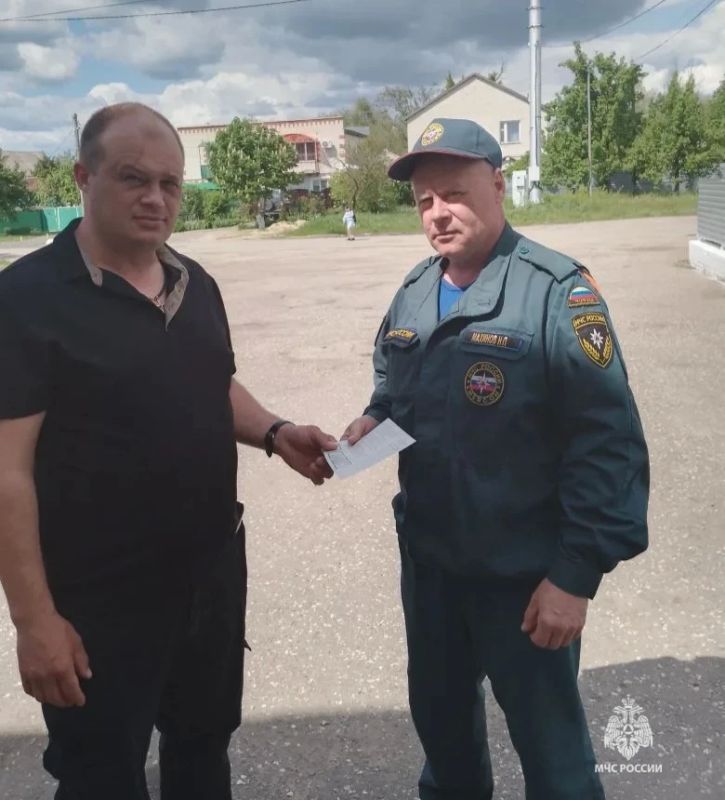 Профилактика пожаров в жилом секторе: работа сотрудников МЧС России с населением Профилактика пожаров в жилом секторе: работа сотрудников МЧС России с населением