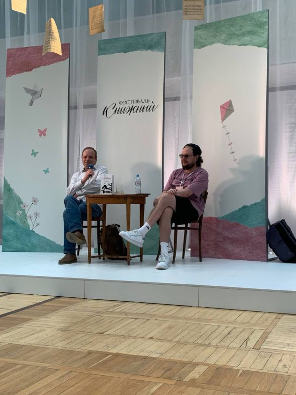 Известные российские писатели приехали на книжный фестиваль в Волгоград