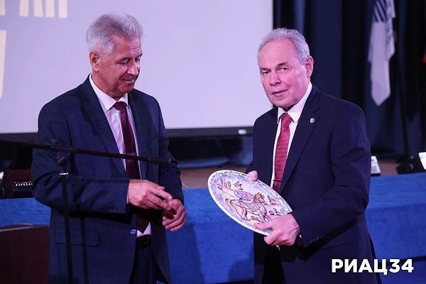 Профессору, доктору технических наук, научному руководителю ВолгГТУ Владимиру Ильичу Лысаку исполнилось 75 лет Профессору, доктору технических наук, научному руководителю ВолгГТУ Владимиру Ильичу Лысаку исполнилось 75 лет