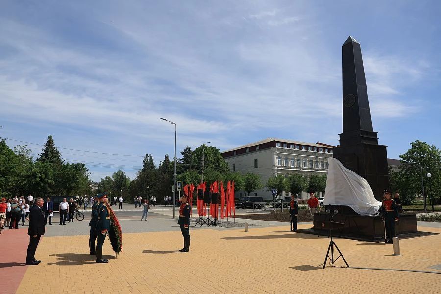 Памятную стелу открыли в Камышине на родине летчика Алексея Маресьева Памятную стелу открыли в Камышине на родине летчика Алексея Маресьева