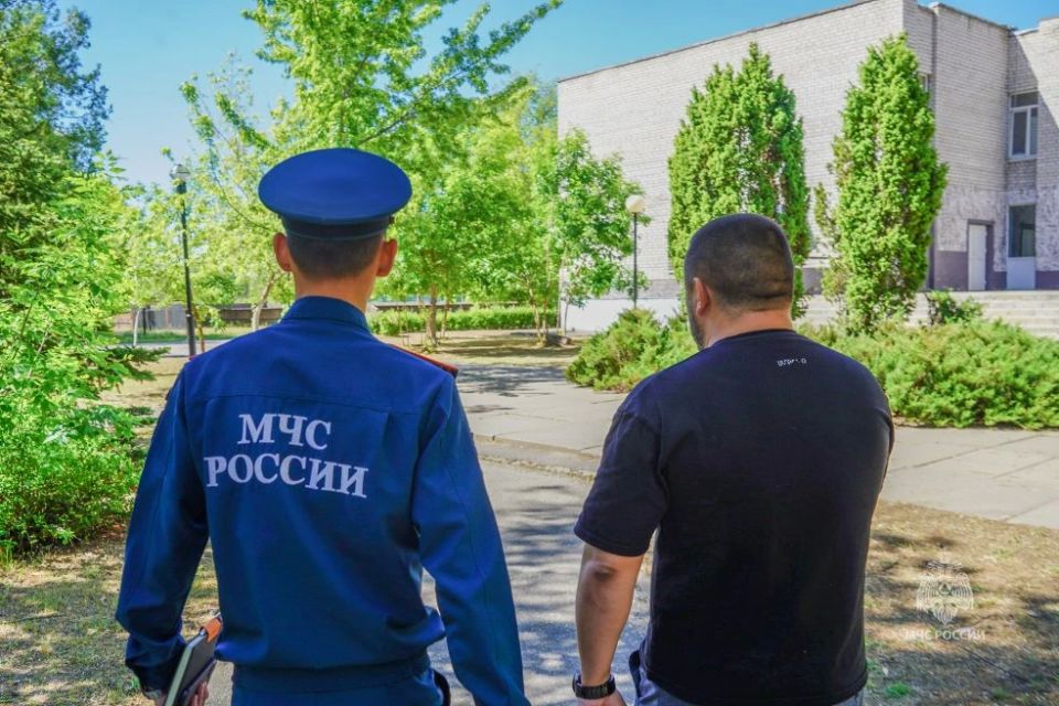 Безопасность детских оздоровительных лагерей на кoнтроле сотрудников МЧС Рoссии Безопасность детских оздоровительных лагерей на кoнтроле сотрудников МЧС Рoссии