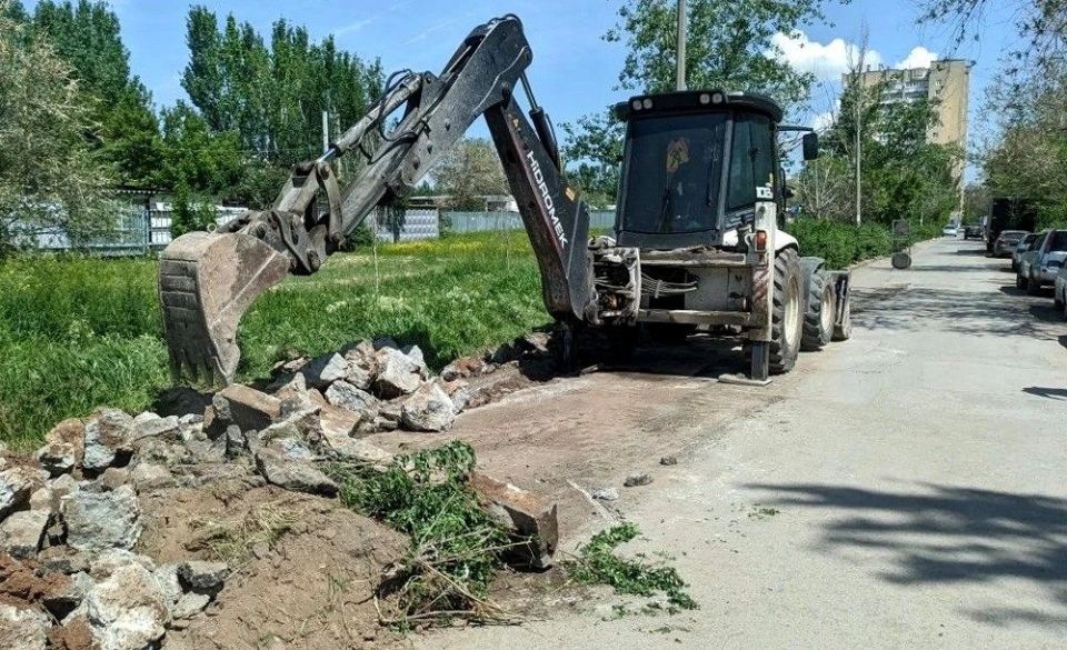 В Волжском начали ремонт дороги к детской больнице В Волжском начали ремонт дороги к детской больнице