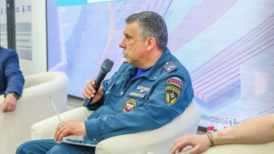Сотрудники МЧС России приняли участие в региональной конференции «Контроль и надзор в бизнесе» Сотрудники МЧС России приняли участие в региональной конференции «Контроль и надзор в бизнесе»