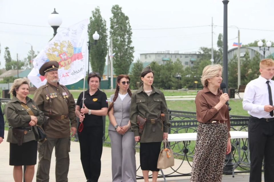 В рамках рабочей поездки на округ, во Фроловский район, зампред Волгоградской областной Думы Зина Мержоева встретилась с вновь избранным главой района Александром Матушкиным В рамках рабочей поездки на округ, во Фроловский район, зампред Волгоградской областной Думы Зина Мержоева встретилась с вновь избранным главой района Александром Матушкиным