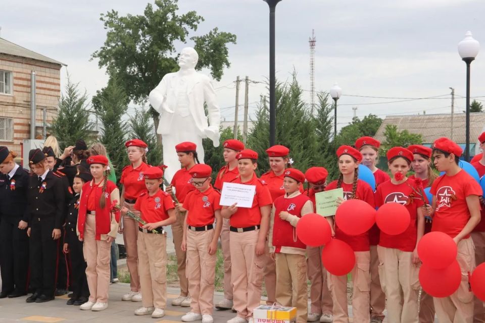 В рамках рабочей поездки на округ, во Фроловский район, зампред Волгоградской областной Думы Зина Мержоева встретилась с вновь избранным главой района Александром Матушкиным В рамках рабочей поездки на округ, во Фроловский район, зампред Волгоградской областной Думы Зина Мержоева встретилась с вновь избранным главой района Александром Матушкиным