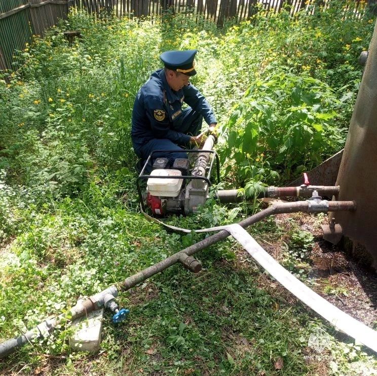 Сотрудники МЧС России проводят в детских оздоровительных лагерях проверки соответствия требованиям пожарной безопасности Сотрудники МЧС России проводят в детских оздоровительных лагерях проверки соответствия требованиям пожарной безопасности