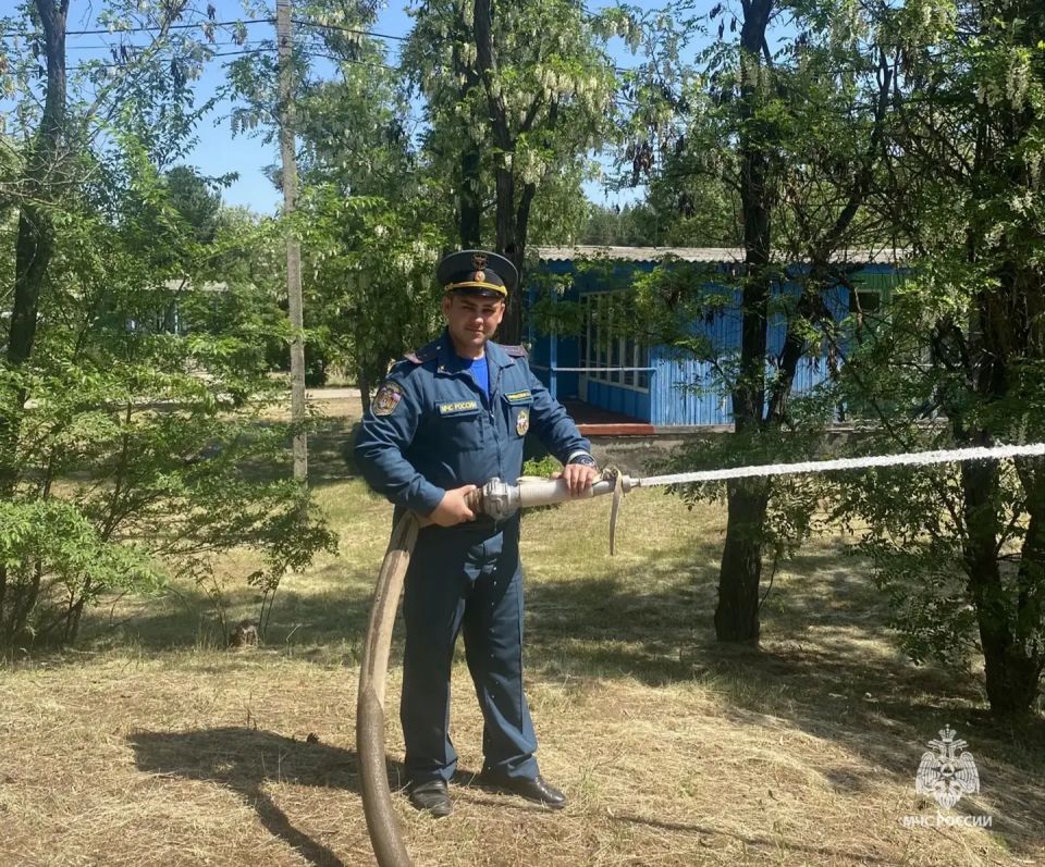 Сотрудники МЧС России проводят в детских оздоровительных лагерях проверки соответствия требованиям пожарной безопасности Сотрудники МЧС России проводят в детских оздоровительных лагерях проверки соответствия требованиям пожарной безопасности