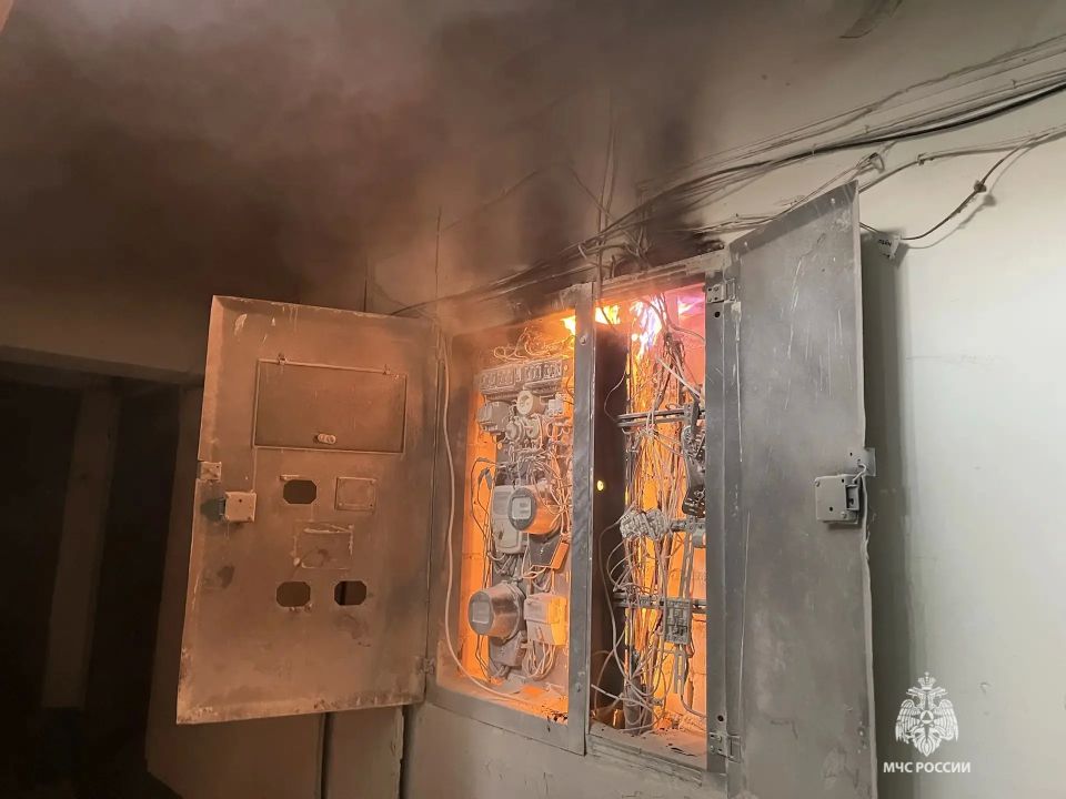 Двоих взрослых и одного ребенка спасли на пожаре в Волгограде Двоих взрослых и одного ребенка спасли на пожаре в Волгограде