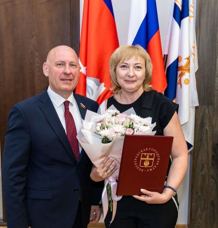 На заседании Ученого совета ВолГУ чествовали лучших сотрудников и преподавателей вуза На заседании Ученого совета ВолГУ чествовали лучших сотрудников и преподавателей вуза