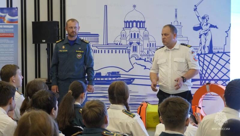 Летние каникулы без происшествий: волгоградских школьников обучают правилам безопасности на воде Летние каникулы без происшествий: волгоградских школьников обучают правилам безопасности на воде