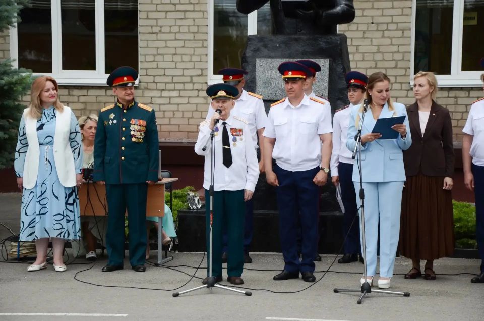 Сотрудники следственного управления СК России по Волгоградской области приняли участие в мероприятиях, посвященных окончанию учебного года Сотрудники следственного управления СК России по Волгоградской области приняли участие в мероприятиях, посвященных окончанию учебного года