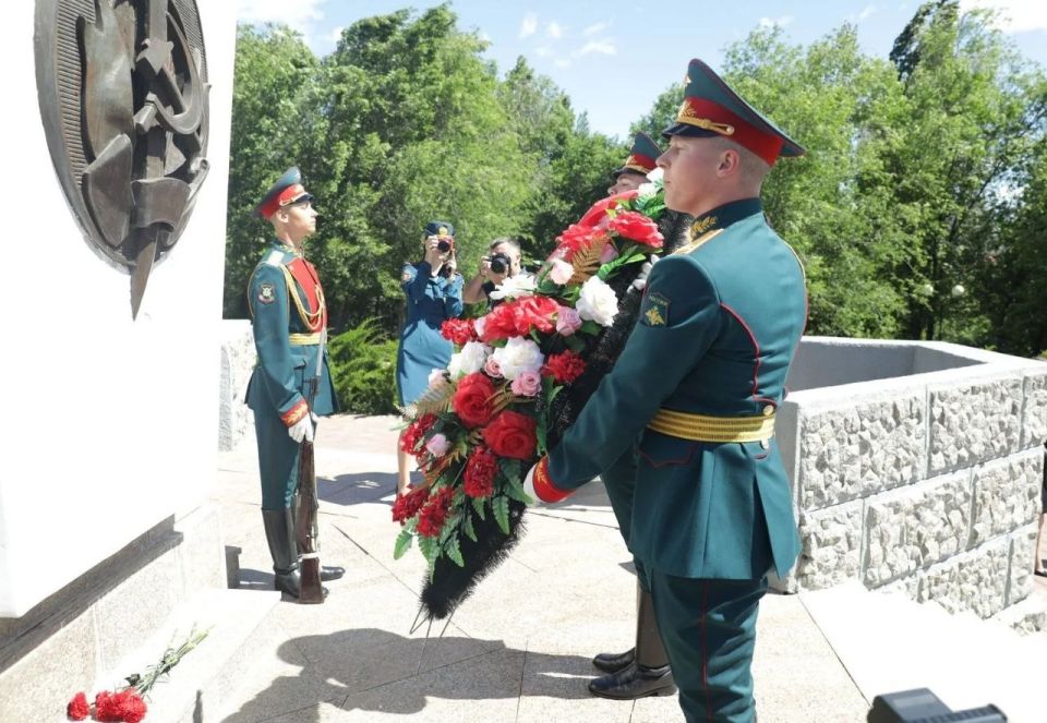 28 мая отмечается День пограничника - профессиональный праздник личного состава, ветеранов и служащих Пограничной службы ФСБ России 28 мая отмечается День пограничника - профессиональный праздник личного состава, ветеранов и служащих Пограничной службы ФСБ России
