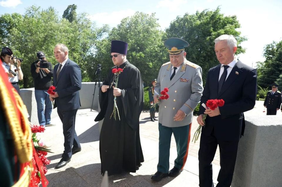 28 мая отмечается День пограничника - профессиональный праздник личного состава, ветеранов и служащих Пограничной службы ФСБ России 28 мая отмечается День пограничника - профессиональный праздник личного состава, ветеранов и служащих Пограничной службы ФСБ России