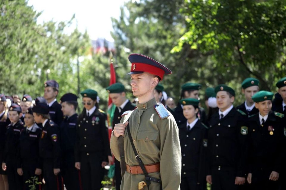 28 мая отмечается День пограничника - профессиональный праздник личного состава, ветеранов и служащих Пограничной службы ФСБ России 28 мая отмечается День пограничника - профессиональный праздник личного состава, ветеранов и служащих Пограничной службы ФСБ России