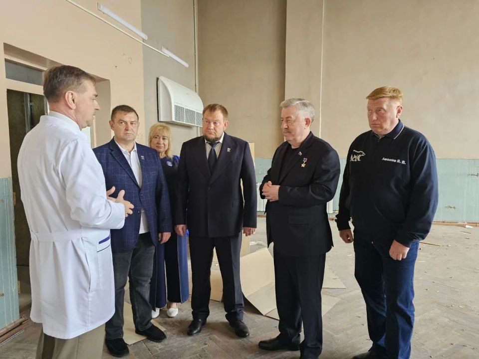 Виктор Водолацкий: В рамках контроля исполнения Народной Программы «Единой России», вместе с первым заместителем Секретаря ЛРО ВПП «Единая» Россия» В.В. Леоновым и заместителем Председателя Народного Совета ЛНР Д.С.... Виктор Водолацкий: В рамках контроля исполнения Народной Программы «Единой России», вместе с первым заместителем Секретаря ЛРО ВПП «Единая» Россия» В.В. Леоновым и заместителем Председателя Народного Совета ЛНР Д.С....