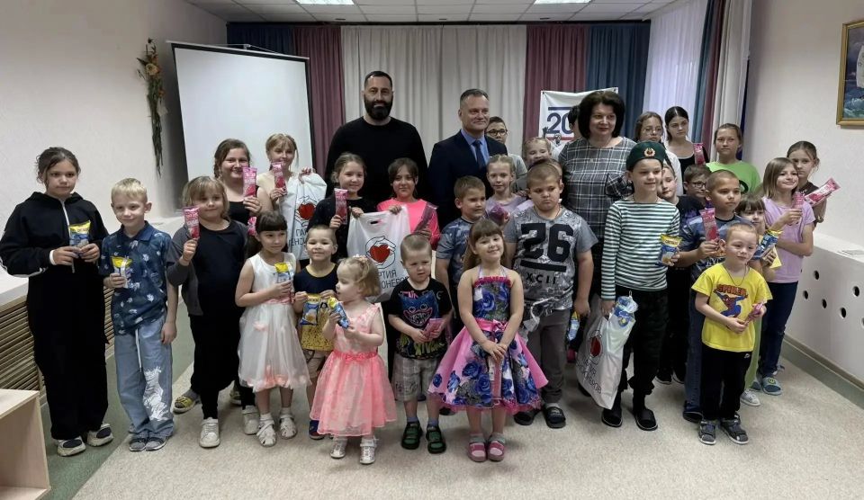 В канун Международного дня защиты детей руководитель фракции Партии пенсионеров в Волгоградской областной Думе Евгений Кареликов посетил Городищенский социально-реабилитационный центр для несовершеннолетних детей и поздравил...