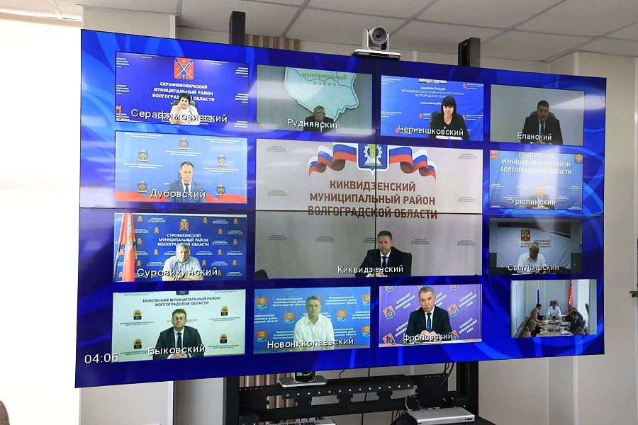 Андрей Бочаров провел заседание по итогам масштабных учений в Волгоградской области Андрей Бочаров провел заседание по итогам масштабных учений в Волгоградской области