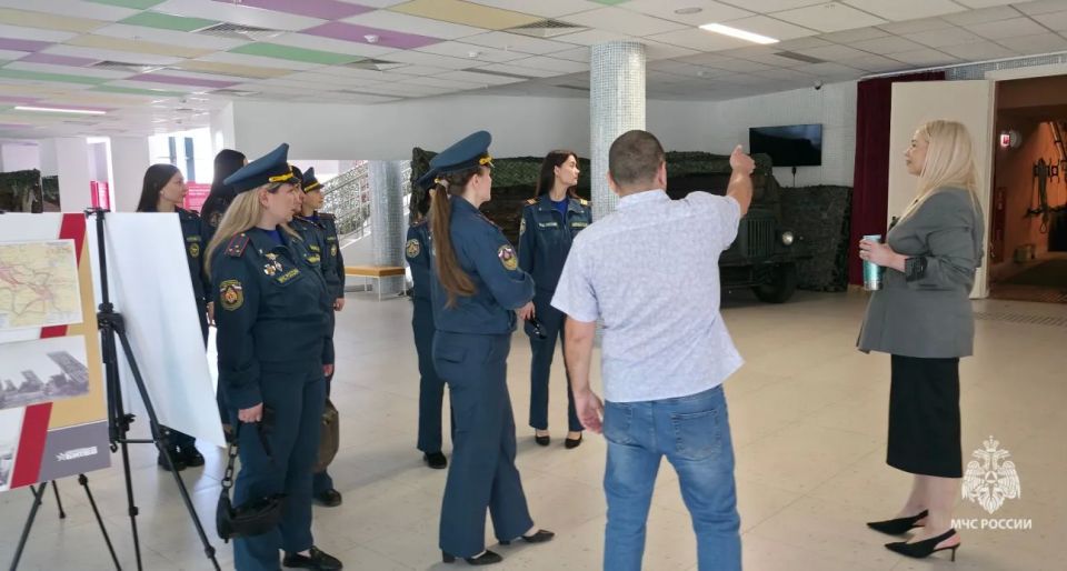 Сотрудники МЧС России совершенствуют свои профессиональные навыки Сотрудники МЧС России совершенствуют свои профессиональные навыки