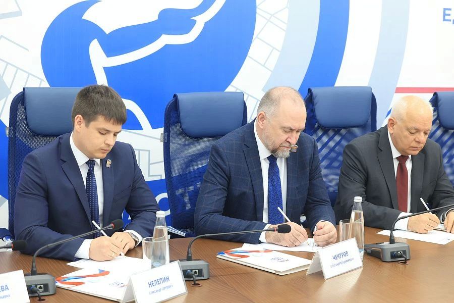 Губернатор Андрей Бочаров провел заседание регионального оргкомитета «Единой России» – подведены итоги предварительного голосования (ПГ) по отбору кандидатов партии для предстоящих выборов Губернатор Андрей Бочаров провел заседание регионального оргкомитета «Единой России» – подведены итоги предварительного голосования (ПГ) по отбору кандидатов партии для предстоящих выборов