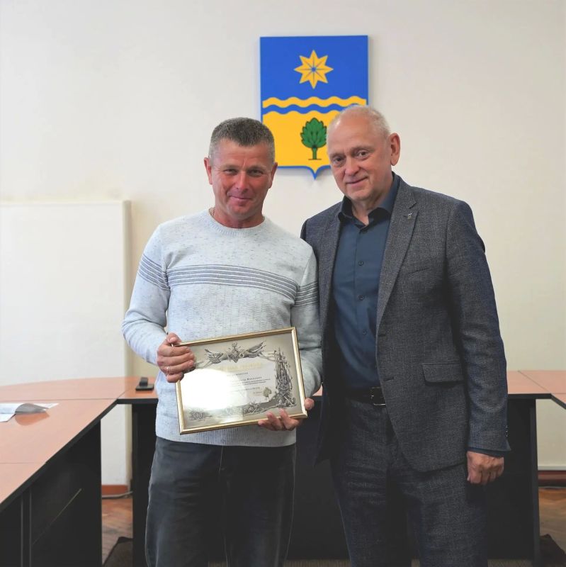 Руководителя волжского предприятия наградили за помощь бойцам СВО