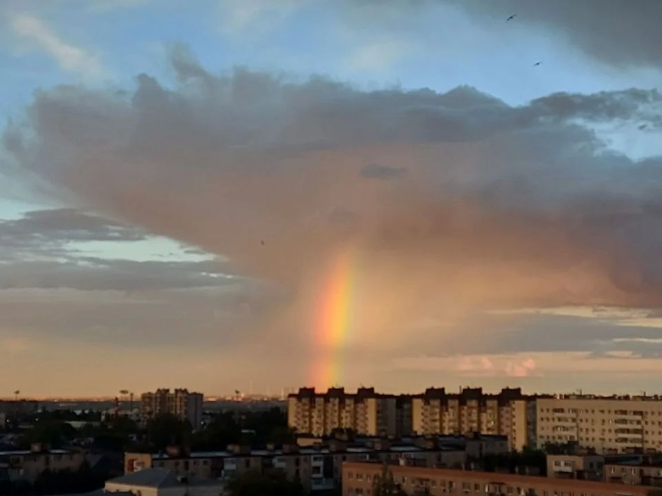 А нам сегодня радугу показывают