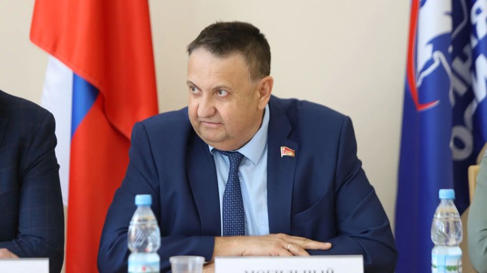 На заседании комиссии по вопросам Регламента, парламентского контроля, депутатской этики и противодействия коррупции под председательством Валерия Могильного был рассмотрен проект регионального закона, направленный на... На заседании комиссии по вопросам Регламента, парламентского контроля, депутатской этики и противодействия коррупции под председательством Валерия Могильного был рассмотрен проект регионального закона, направленный на...