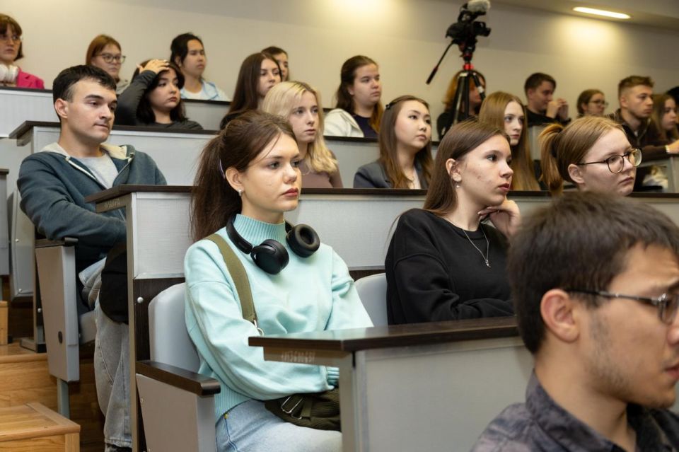 Николай Стариков: Выступил с лекцией о геополитике перед студентами и преподавателями Волгоградского государственного университета Николай Стариков: Выступил с лекцией о геополитике перед студентами и преподавателями Волгоградского государственного университета