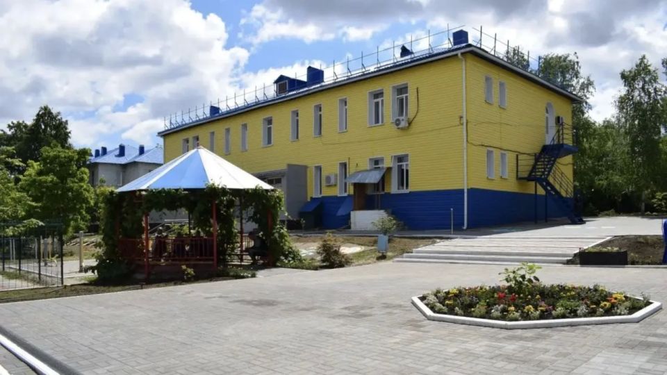 В Камышине на территории социально-реабилитационного центра для несовершеннолетних открылась новая детская площадка В Камышине на территории социально-реабилитационного центра для несовершеннолетних открылась новая детская площадка