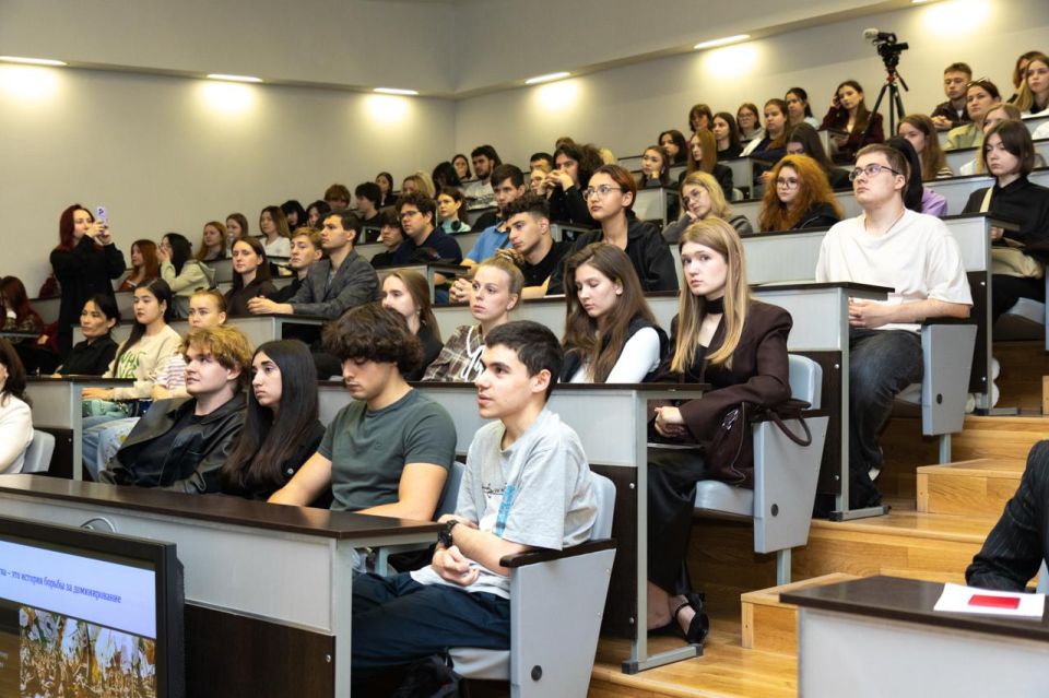 Николай Стариков: Выступил с лекцией о геополитике перед студентами и преподавателями Волгоградского государственного университета Николай Стариков: Выступил с лекцией о геополитике перед студентами и преподавателями Волгоградского государственного университета