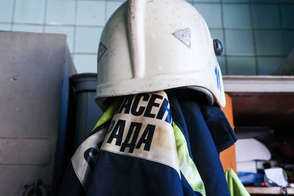 Автомобиль ВАЗ-2109 горел по всей площади на трассе Волгоград — Астрахань в Ленинском районе Волгоградской области, погибших и пострадавших нет, сообщает ГУ МЧС России по региону