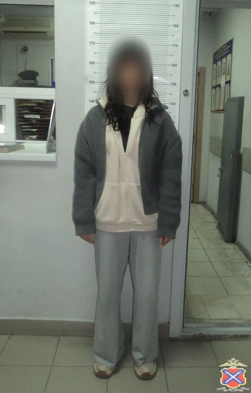 Уголовное дело возбуждено в отношении 18-летней студентки одного из вузов Волгограда, которая, будучи пособницей мошенников, попыталась обмануть полицейских, выдавая себя за жертву, сообщает ГУ МВД России по региону