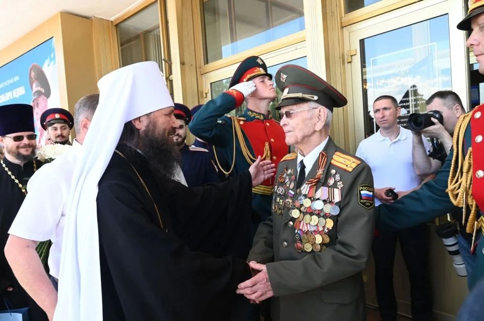 Еще больше фото с праздника в честь столетия фронтовика Александра Медкова на нашем сайте Еще больше фото с праздника в честь столетия фронтовика Александра Медкова на нашем сайте