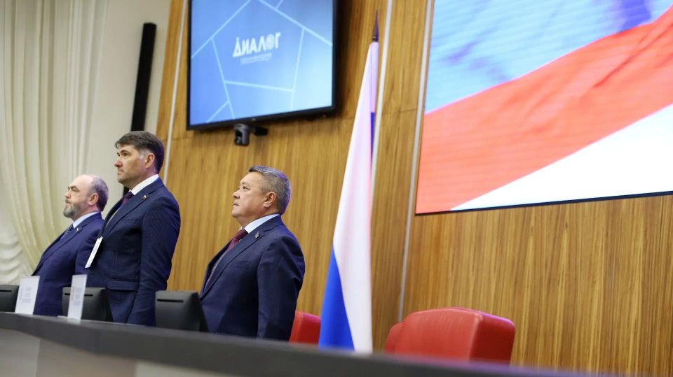 Сегодня в Салехарде - столице Ямало-Ненецкого автономного округа - начал работу форум «Диалог парламентариев» Сегодня в Салехарде - столице Ямало-Ненецкого автономного округа - начал работу форум «Диалог парламентариев»