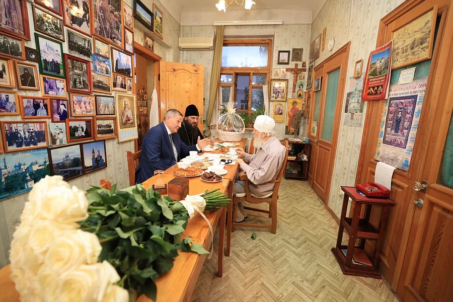 Губернатор Волгоградской области Андрей Бочаров и митрополит Волгоградский и Камышинский Феодор посетили владыку Германа, обсудили вопросы реализации совместных с епархией проектов на территории региона Губернатор Волгоградской области Андрей Бочаров и митрополит Волгоградский и Камышинский Феодор посетили владыку Германа, обсудили вопросы реализации совместных с епархией проектов на территории региона